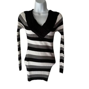 Love By Design Y2k Striped V Neck Fitted Sweater Gray Medium Snatched‎ Grunge